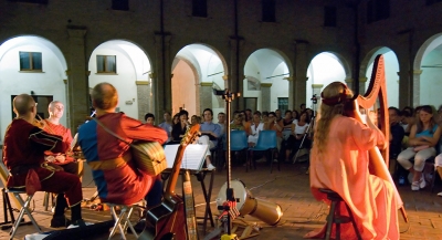 2008 Concerto medievale nel Chiostro delle Benedettine a Fano (1)