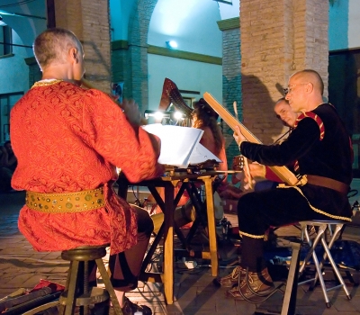 2008 Concerto medievale nel Chiostro delle Benedettine a Fano (5)